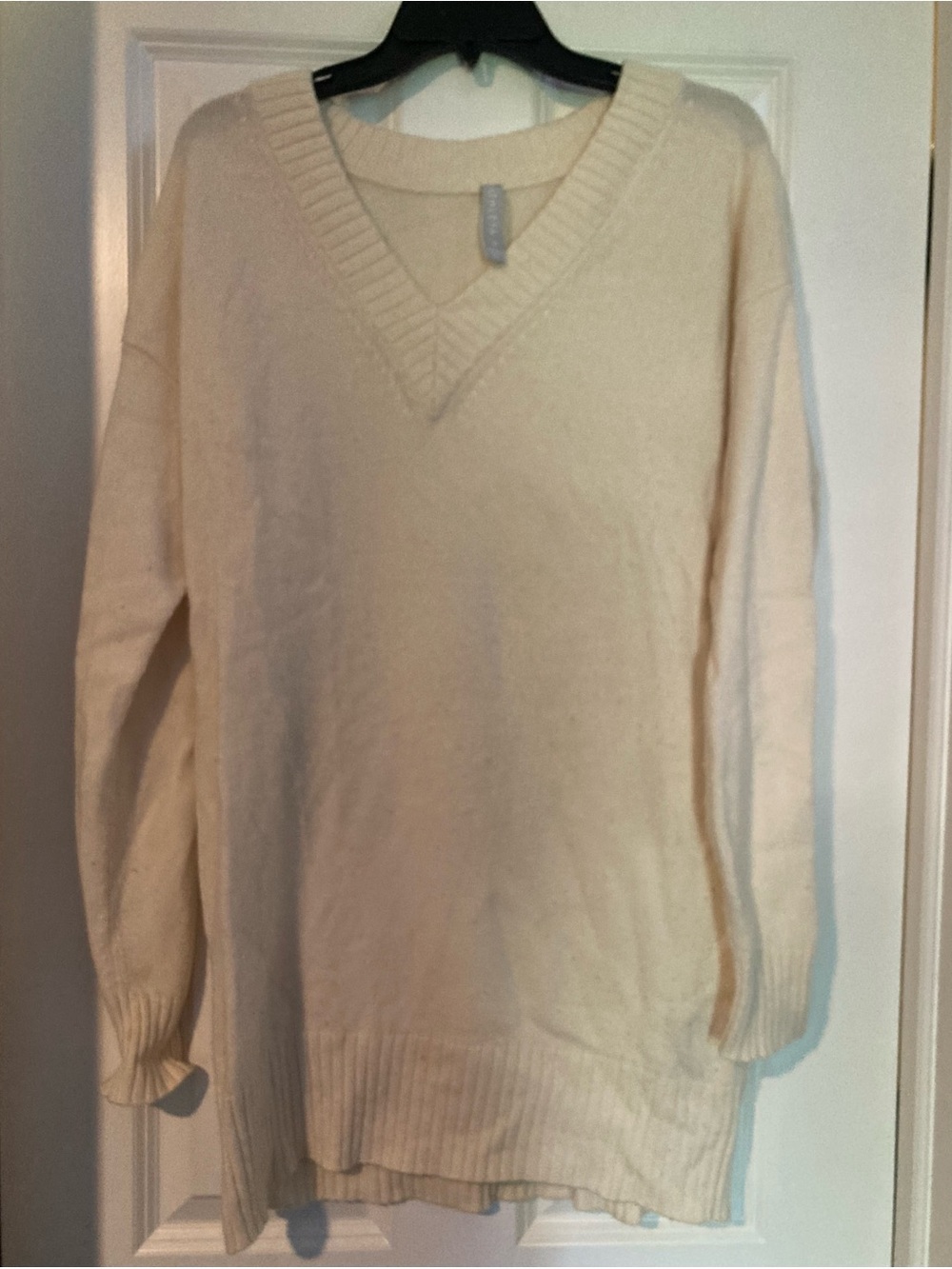 Athleta Cream V-Neck Women’s Sweater